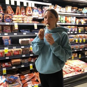 Meet your Posher, Olivia